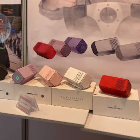 Aangepaste Geaccepteerde Auto Luchtzuiveraar met 100mA Stroom, 0,29kg Netto Gewicht en 4000 Uur Motorlevensduur